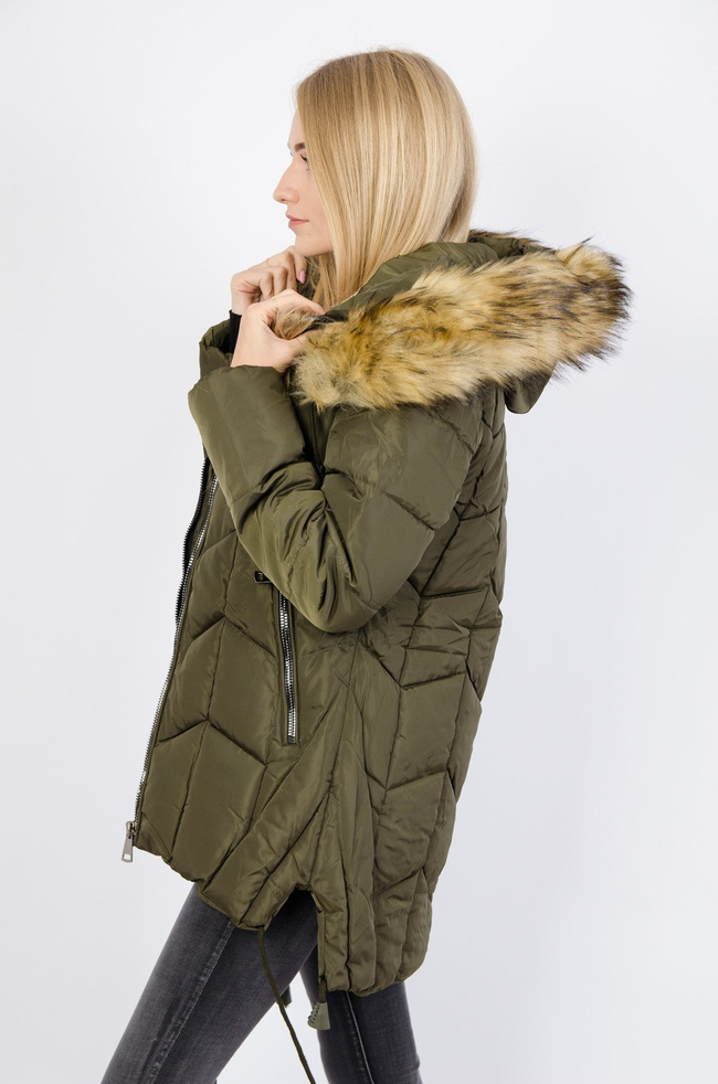 Zielona pikowana kurtka wiązana po bokach