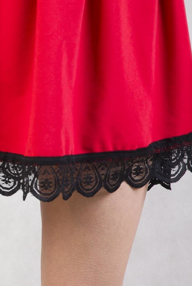 Czarno-czerwona sukienka rozkloszowana