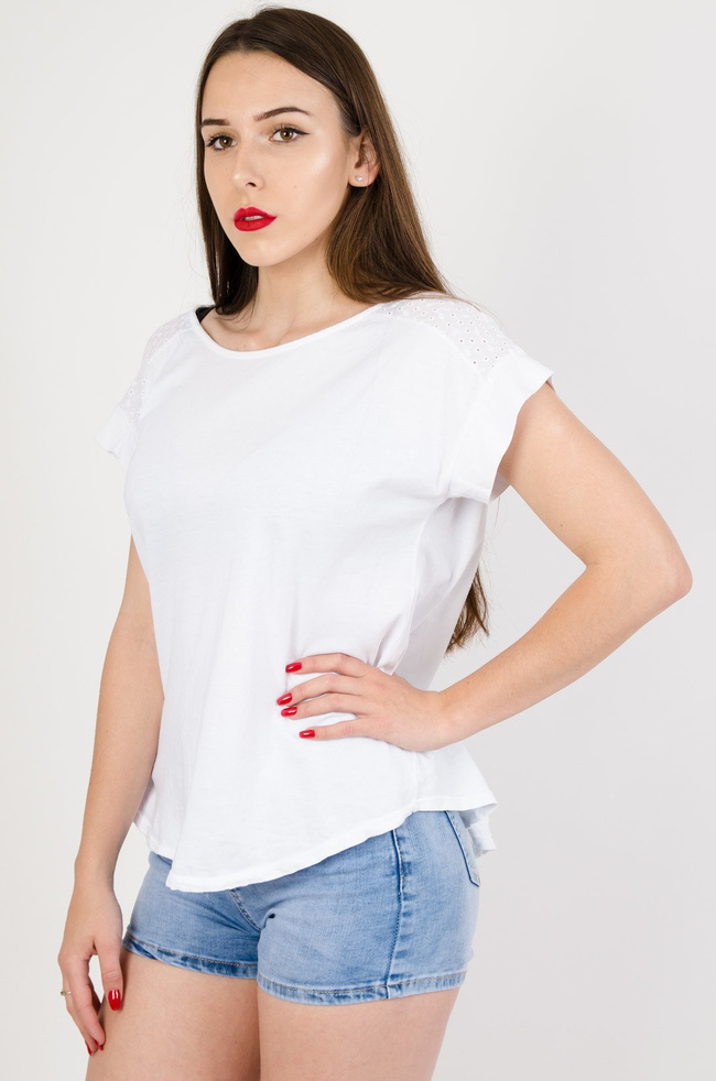 Biała bluzka z rozszerzanym dołem