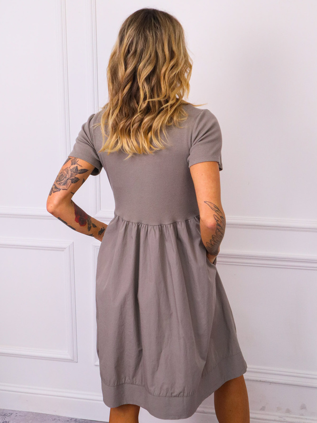 SUKIENKA Z PRĄŻKOWANĄ GÓRĄ- CIEMNOSZARA