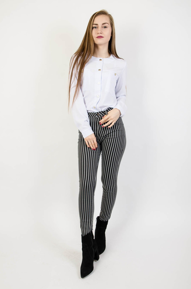Czarne spodnie z białymi paskami
