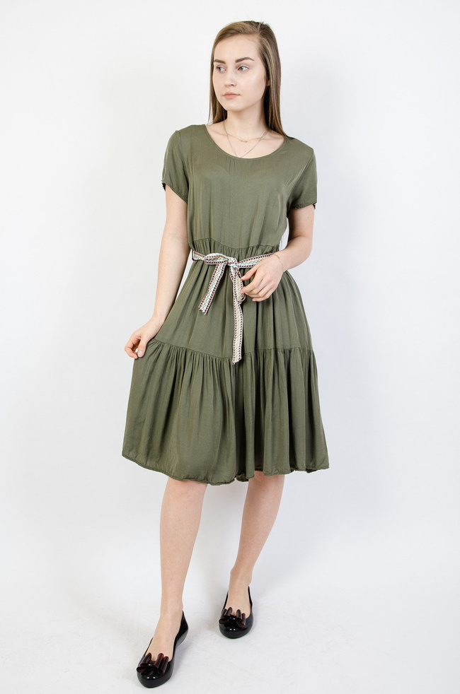 ZIELONA SUKIENKA Z OZDOBNYM PASKIEM