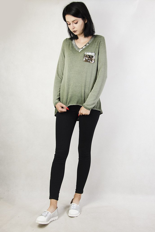 Zielona bluzka z brokatowym dekoltem