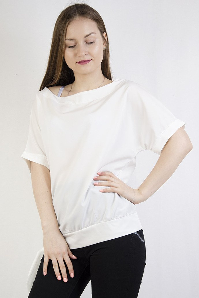 Biała gładka bluzka z kokardą