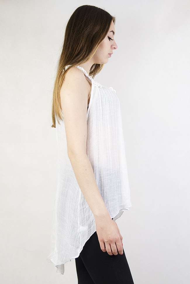 Biała asymetryczna bluzka z ażurowym dekoltem