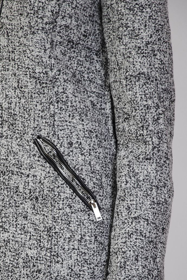 Jasnoszary płaszcz zapinany na zamek