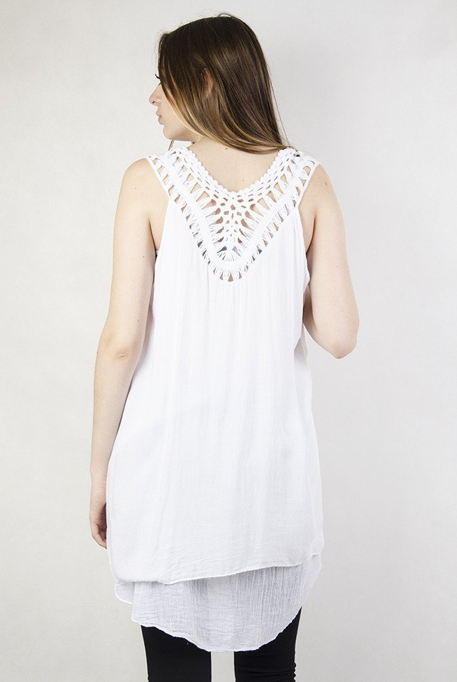 Biała bluzka z dłuższym tyłem