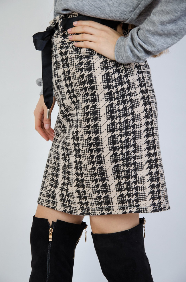 Beżowa spódnica w pepitkę wiązana wstążka w pasie 