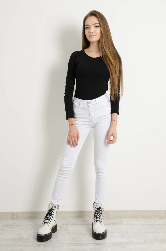 BIAŁE PRZYLEGAJĄCE SPODNIE PUSH UP