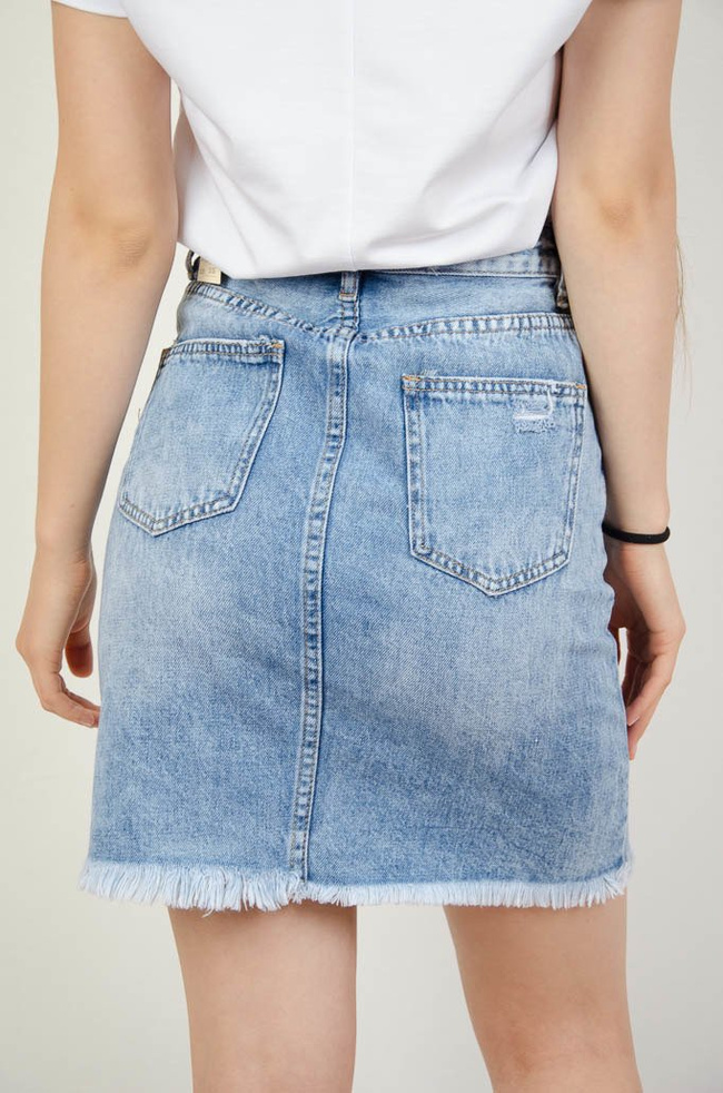 Jeansowa spódnica z przetarciami