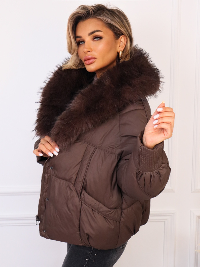 KURTKA Z FUTERKIEM ZAPINANA NA ZAMEK I ZATRZASKI- CZEKOLADOWA
