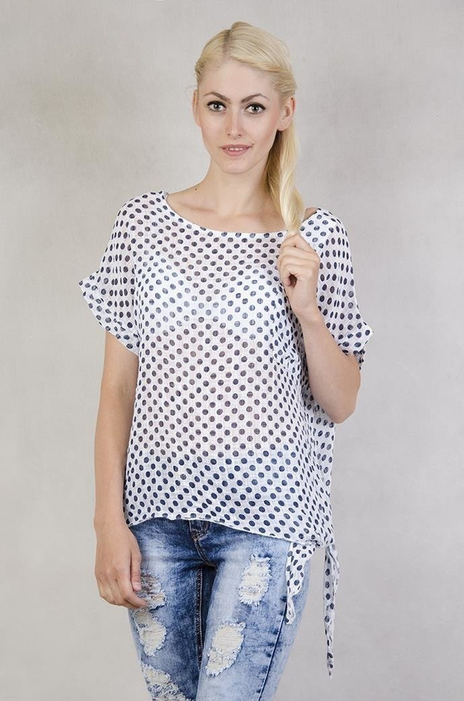 Biała bluzka w groszki wiązana z boku