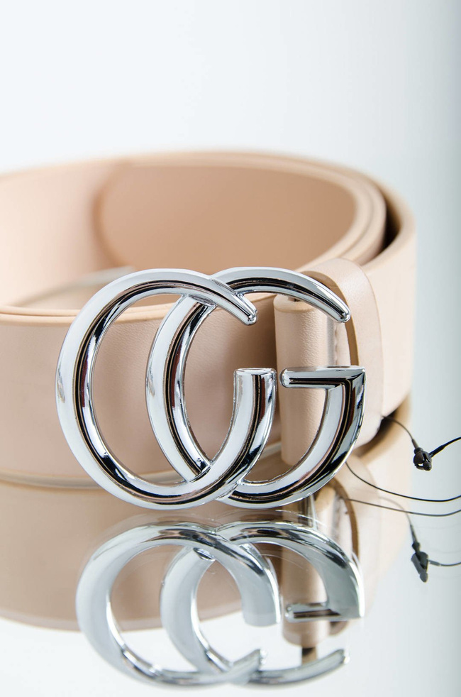 BEŻOWY SZEROKI PASEK ZE SREBRNĄ KLMARĄ CG 