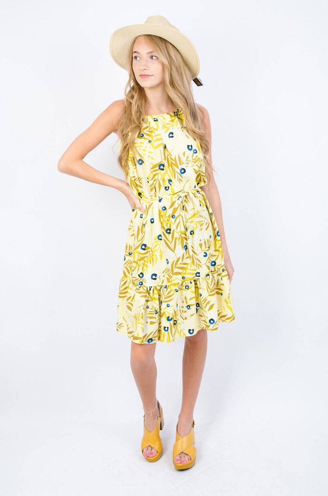 WZORZYSTA SUKIENKA WIĄZANA W PASIE - ŻÓŁTA