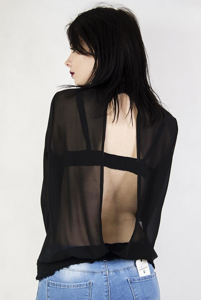 Czarna bluzka z rozcięciem z tyłu