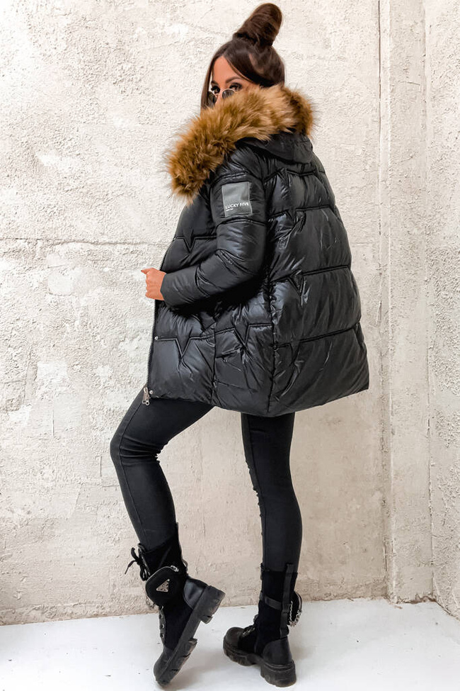 CZARNA KURTKA PIKOWANA Z NASZYWKĄ NA RĘKAWIE- CZARNA