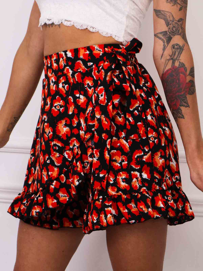 SPÓDNICO-SPODENKI W PANTERKĘ Z FALBANAMI I WIĄZANIEM W PASIE- CZERWONE