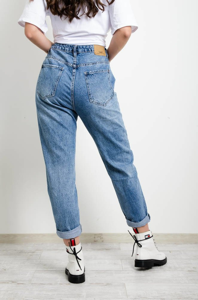 SPODNIE JEANSOWE MOM FIT BEZ PRZETARĆ-WYSOKI STAN