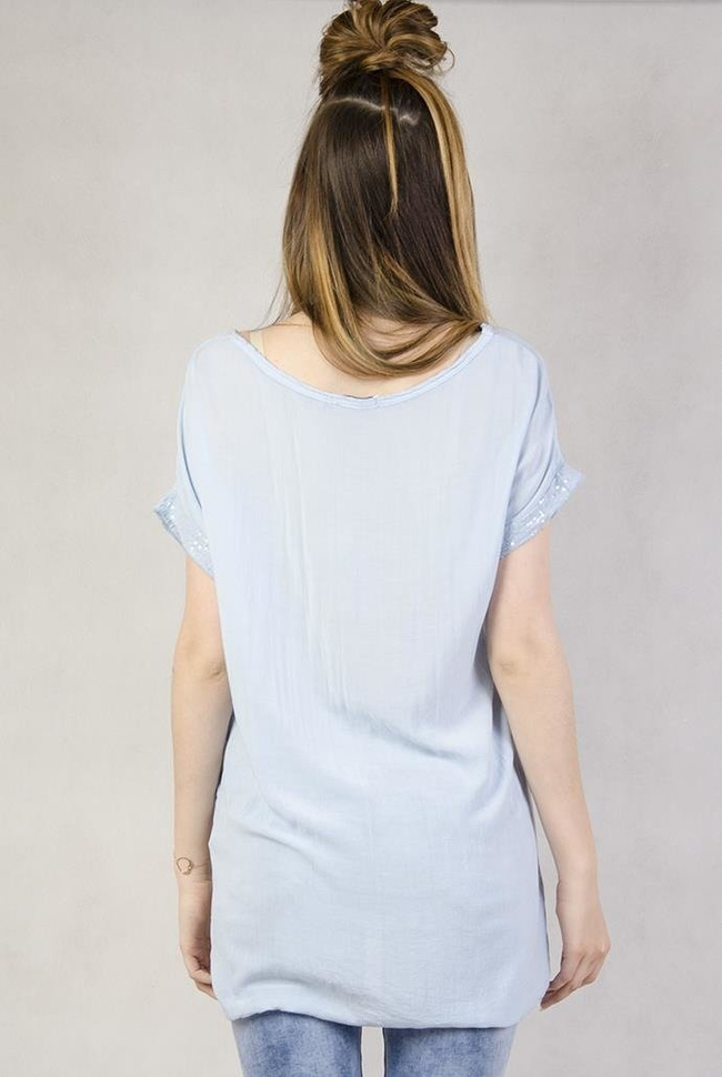 Niebieska bluzka ze srebrnym nadrukiem