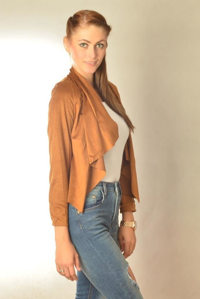 Krótka brązowa narzutka