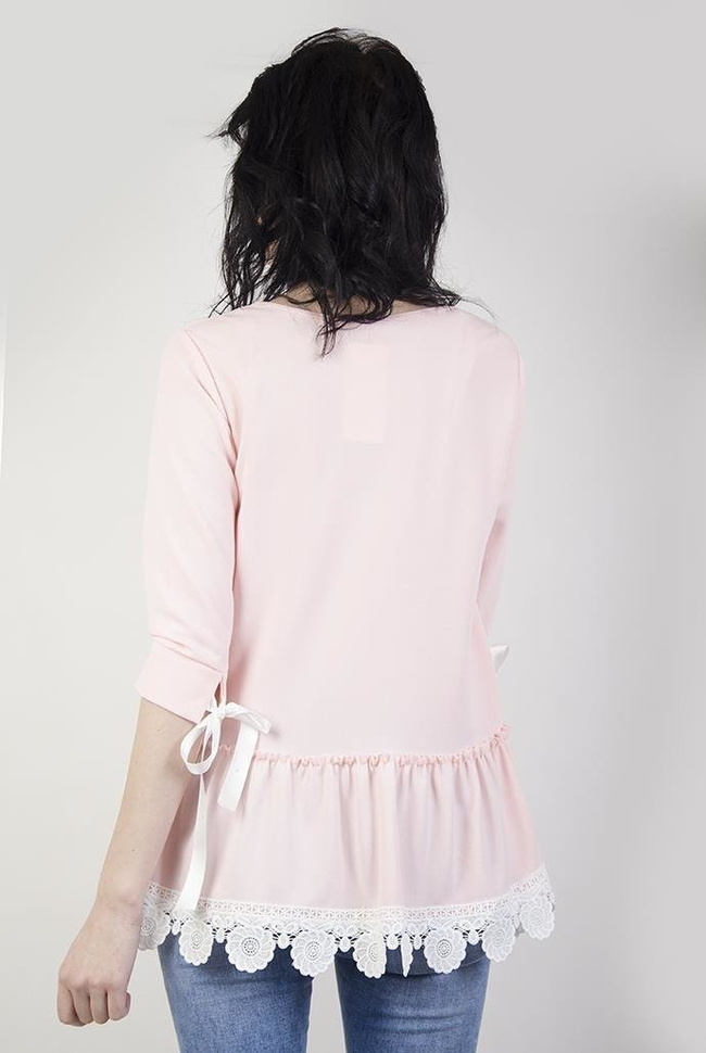 Jasnoróżowa bluzka z kokardką przy rękawie