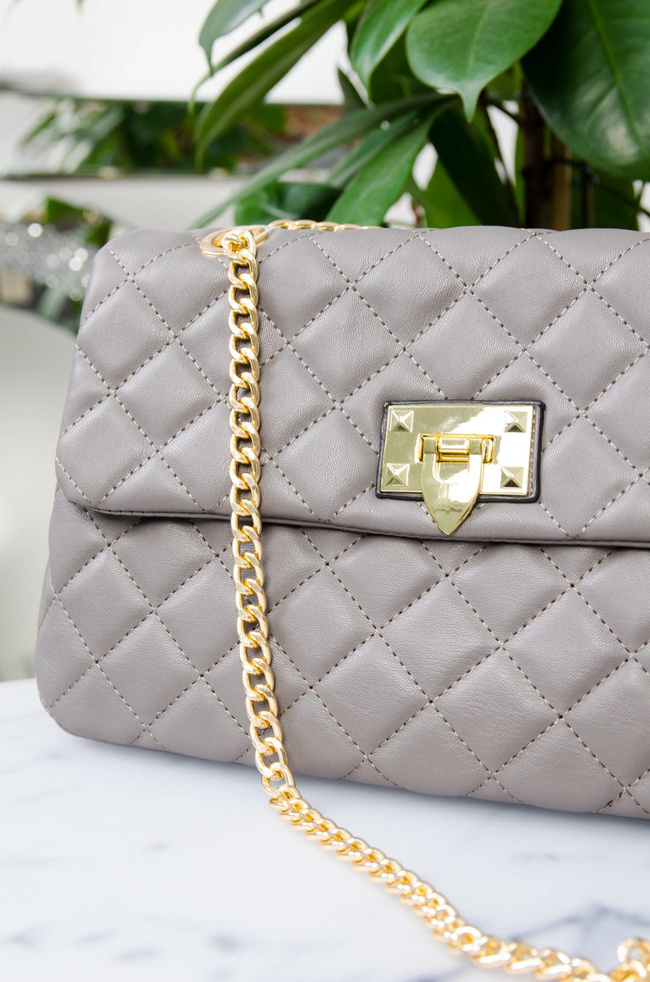 SZARA PIKOWANA CHANELKA NA ZŁOTYM ŁAŃCUSZKU