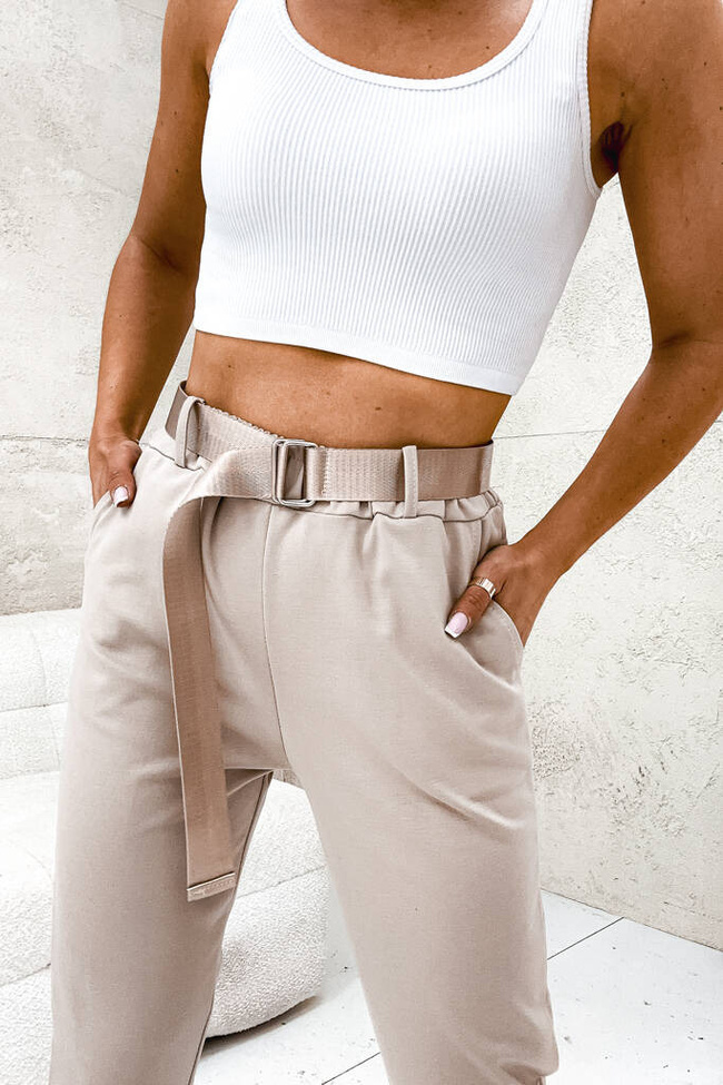 BEŻOWE SPODNIE Z KIESZENIAMI I ZŁOTYM PASKIEM