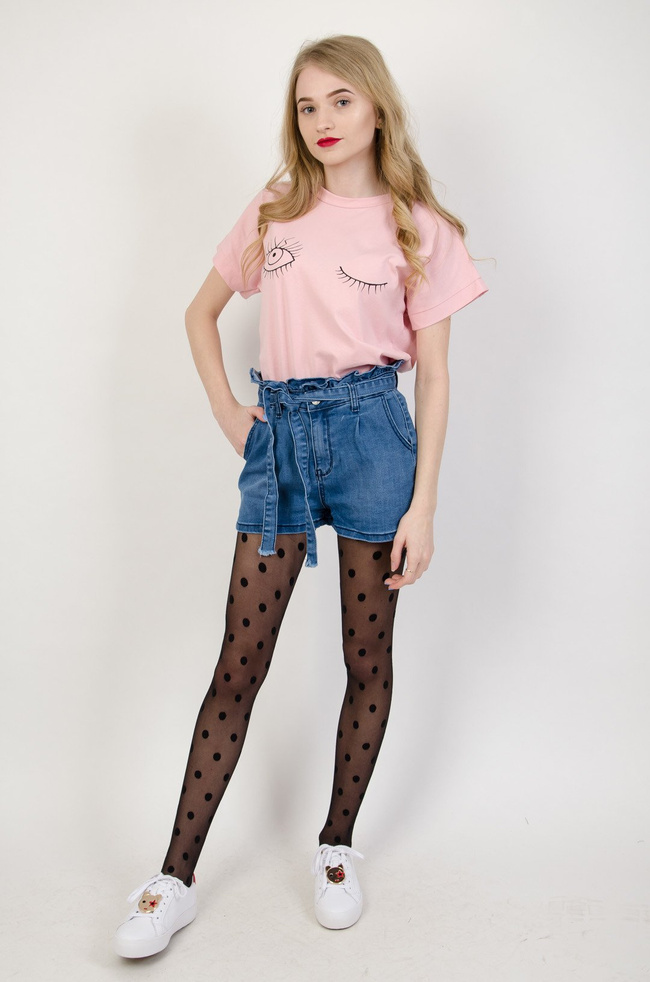 Jeansowe szorty z falbanką w pasie oraz paskiem