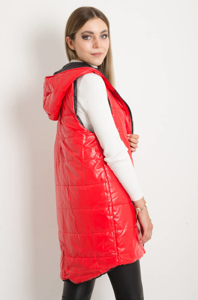 DŁUGA KAMIZELKA Z OZDOBNĄ NASZYWKĄ- CZERWONA