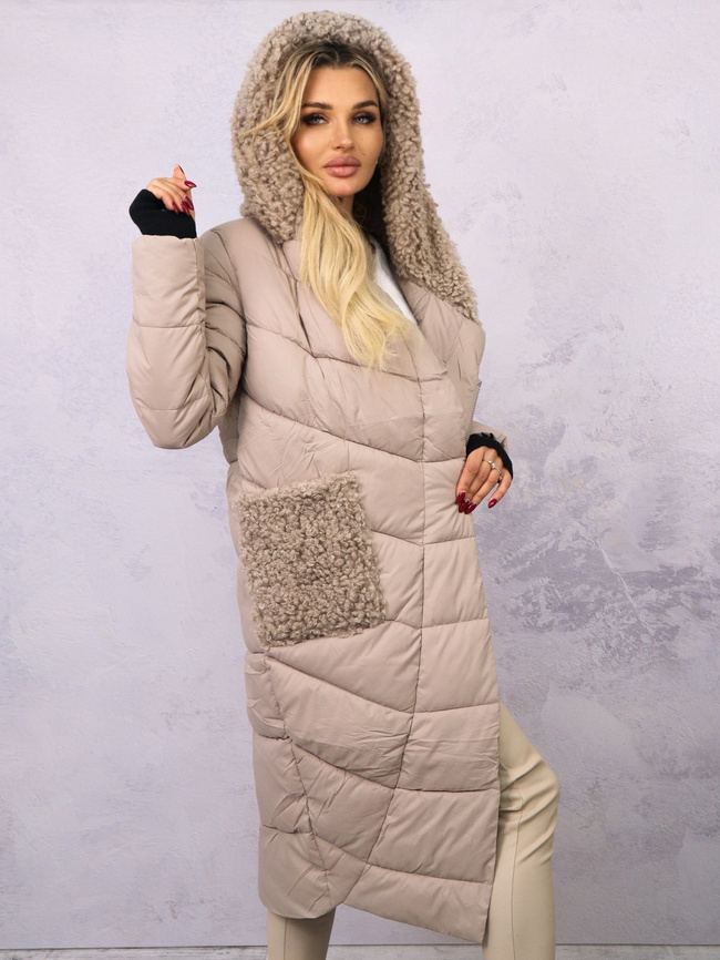 DŁUGA KURTKA Z FUTRZANYM KAPTUREM I KIESZENIAMI- BEŻOWA