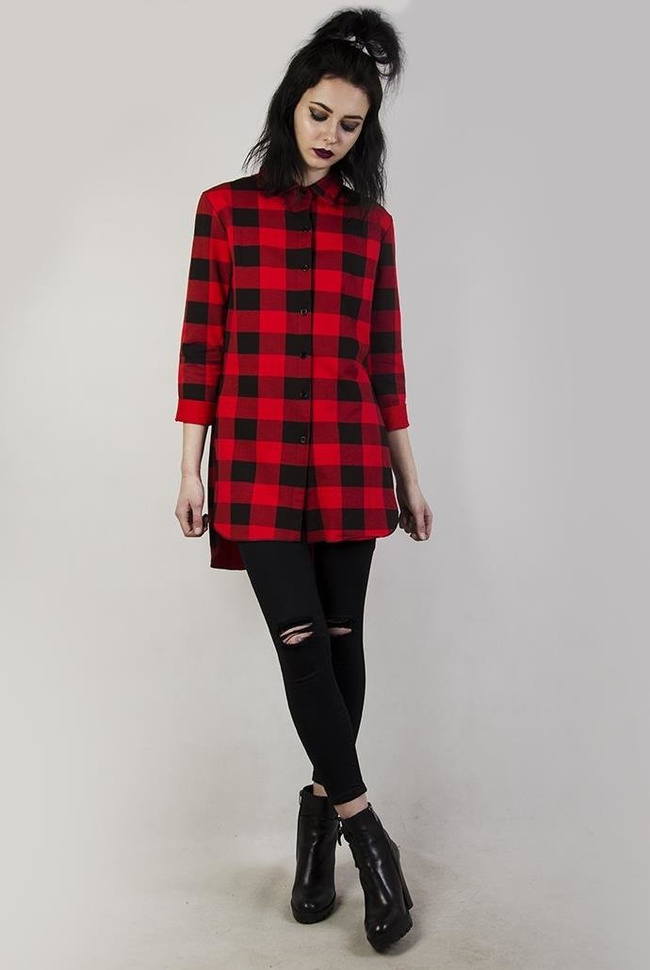 Asymetryczna koszula w czarno-czerwoną kratę