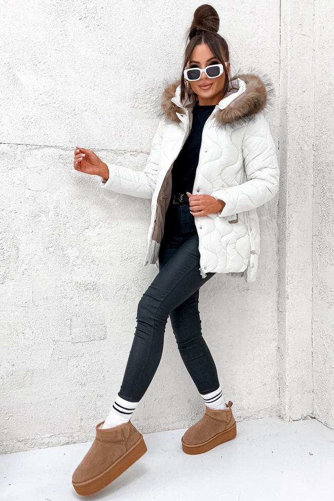 KURTKA PIKOWANA Z KAPTUREM I ŚCIĄGACZAMI PO BOKACH- BIAŁA