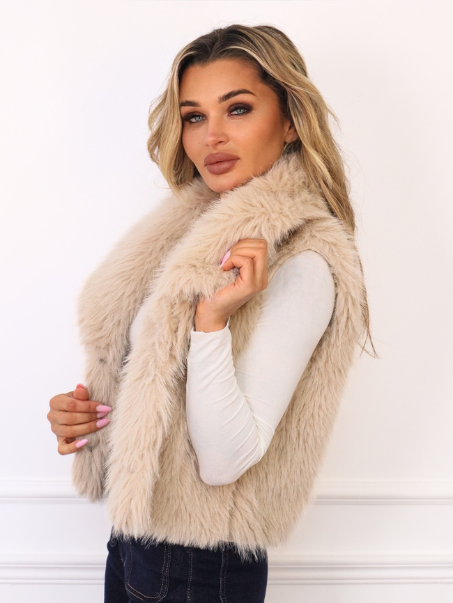 KAMIZELKA FUTRZANA ZAPINANA NA HAFTKI- BEŻOWA