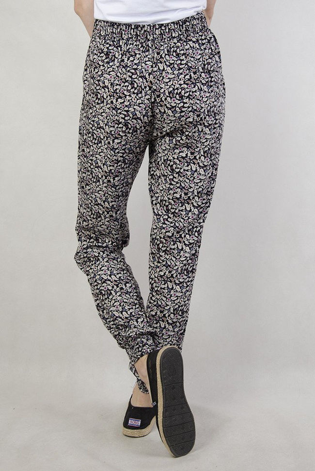 Czarne spodnie alladynki w białe wzory