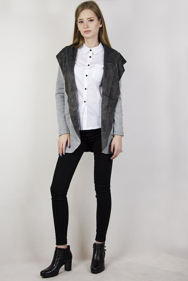 Jasnoszara narzuta z przyjemnym obszyciem wewnątrz