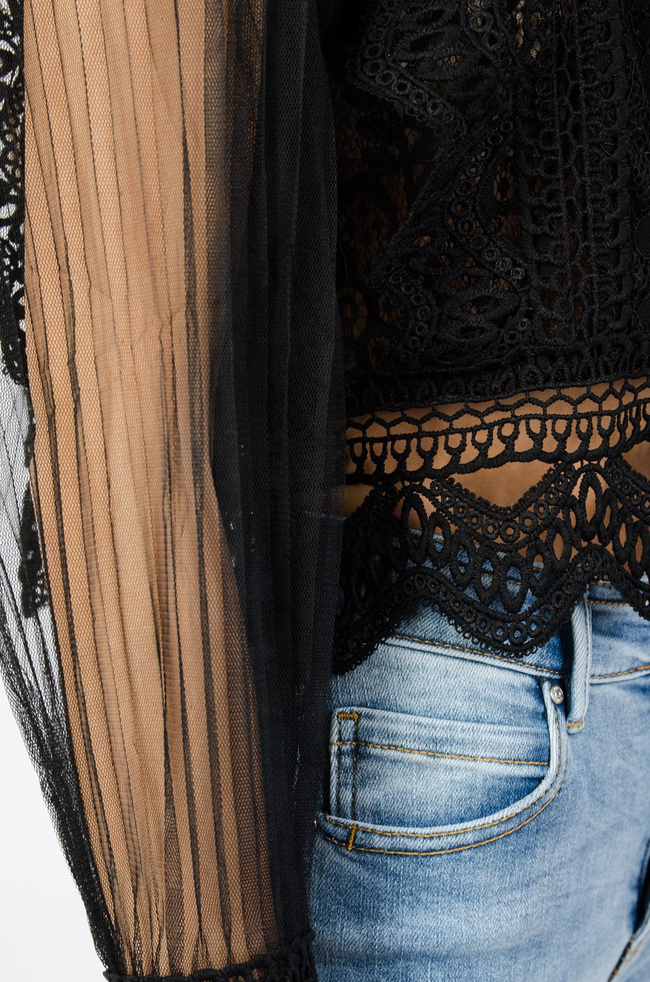 CZARNA KORONKOWA BLUZKA Z TIULOWYMI RĘKAWAMI