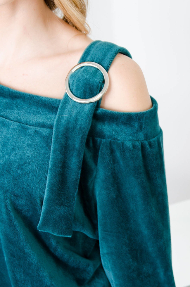 ZIELONA WELUROWA BLUZKA Z WYCIĘCIEM NA RAMIENIU 