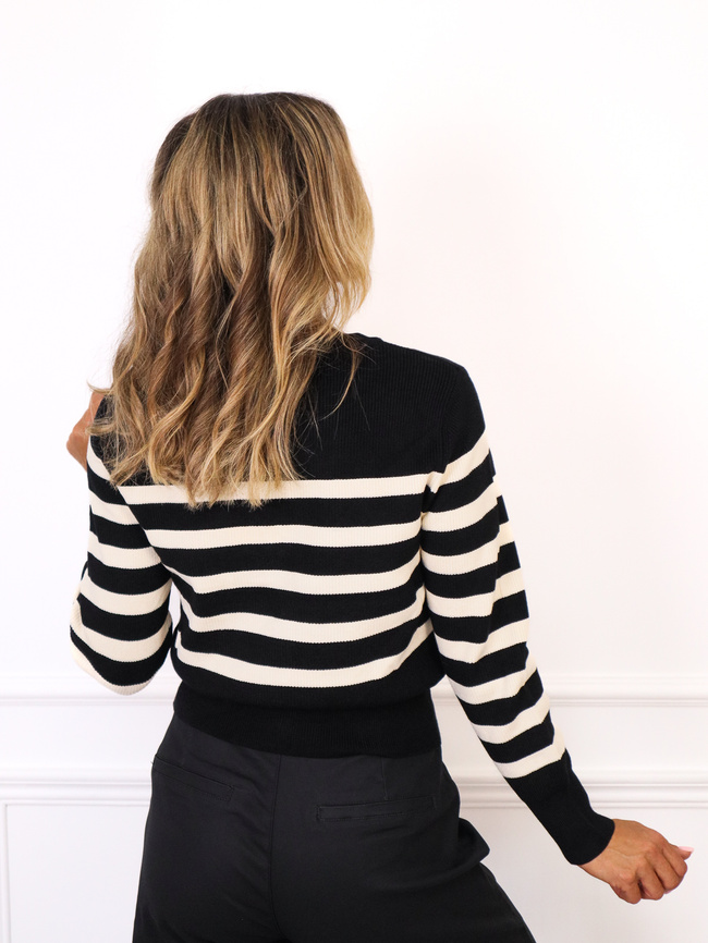 SWETER W PASKI ZAPINANY NA GUZIKI- CZARNY