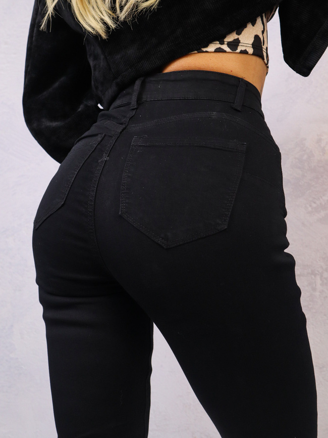 DOPASOWANE SPODNIE Z WYSOKIM STANEM PUSH UP- CZARNE