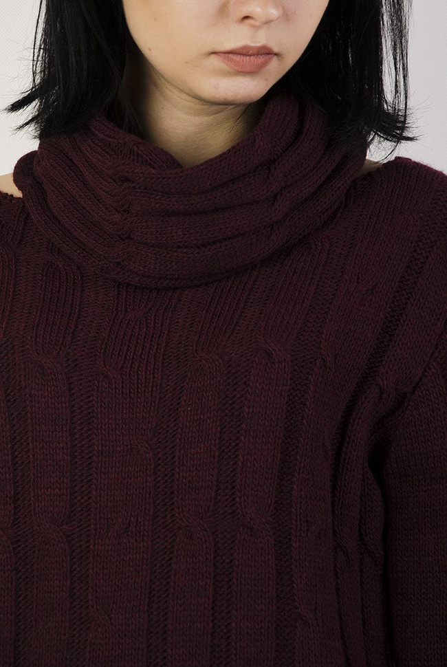 Bordowy sweter przedłużany, z kominem
