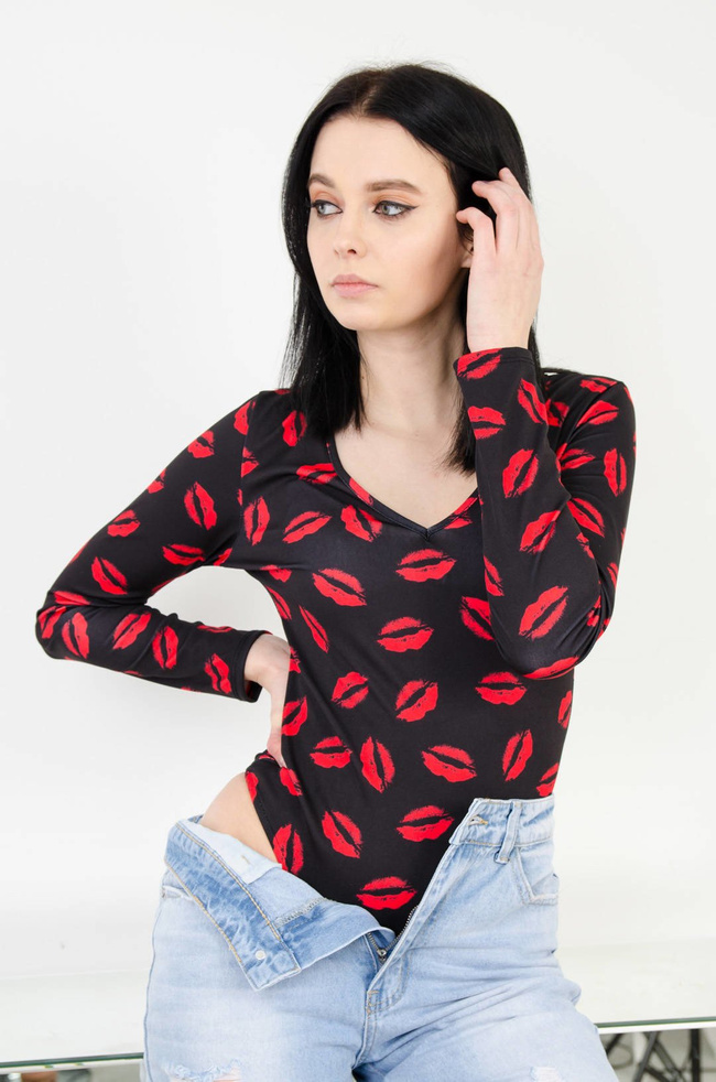 CZARNE BODY W CZERWONE USTA Z DŁUGIM RĘKAWEM