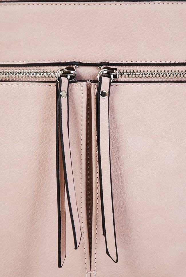 Mała różowa torebka z zamkami