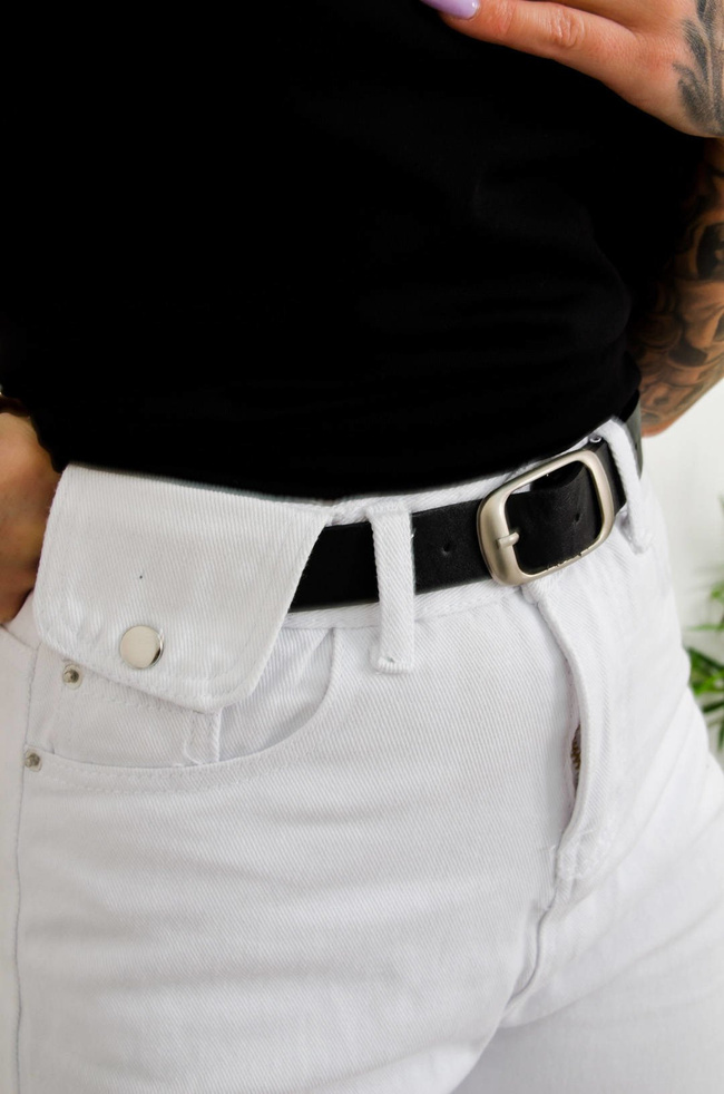 BIAŁE SPODNIE MOM FIT Z PRZETARCIAMI + PASEK