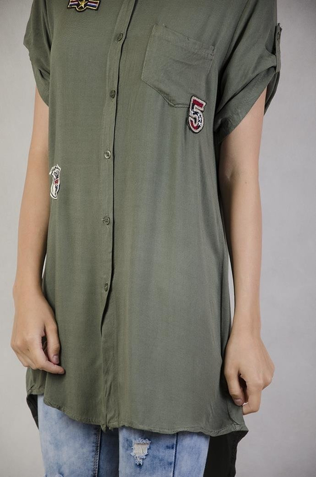 Koszula khaki z naszywkami i przedłużanym tyłem
