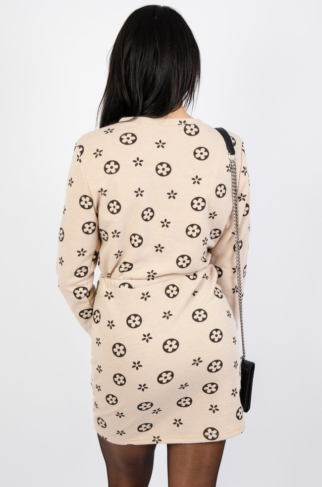 Beżowa dzianinowa sukienka w brązowe wzory