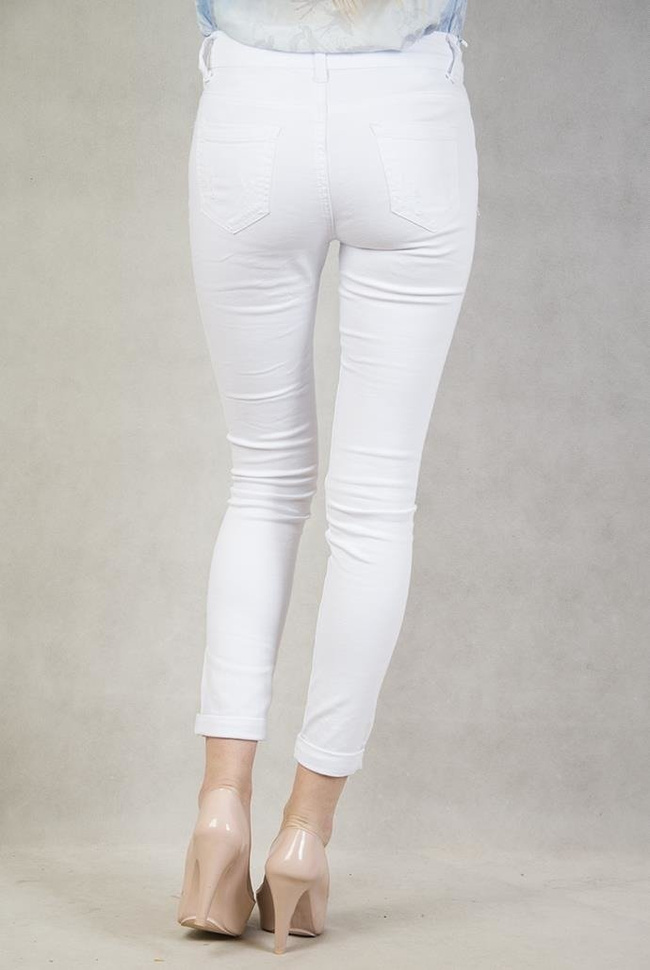 spodnie białe z przetarciami podszyte koronką