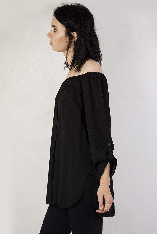 Czarna bluzka koszulowa z gumą w dekolcie