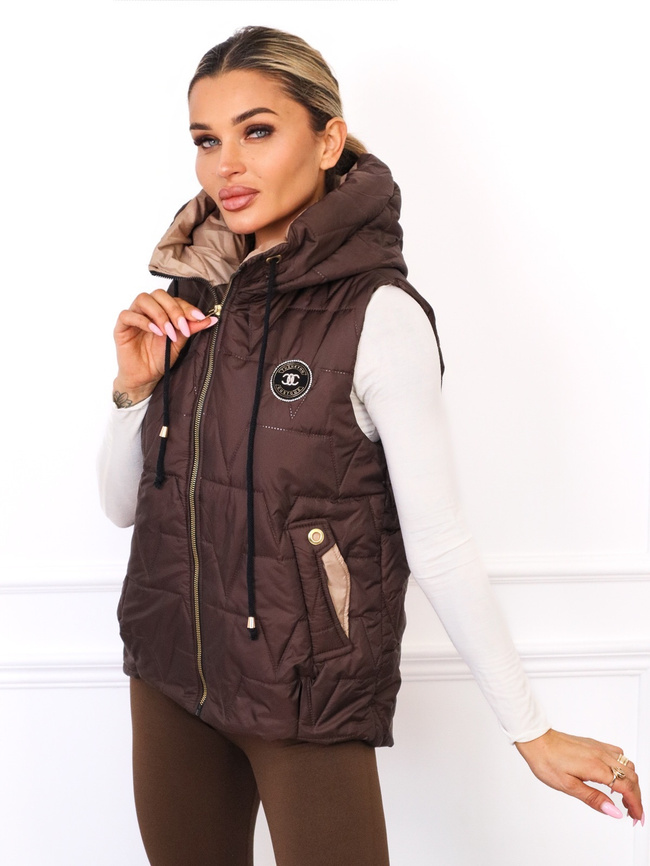 KAMIZELKA Z KAPTUREM I NASZYWKĄ- BRĄZOWA