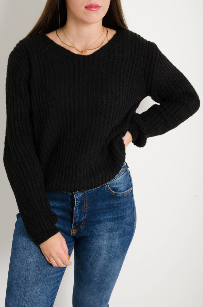 SWETER Z ŁAŃCUSZKIEM- CZARNY