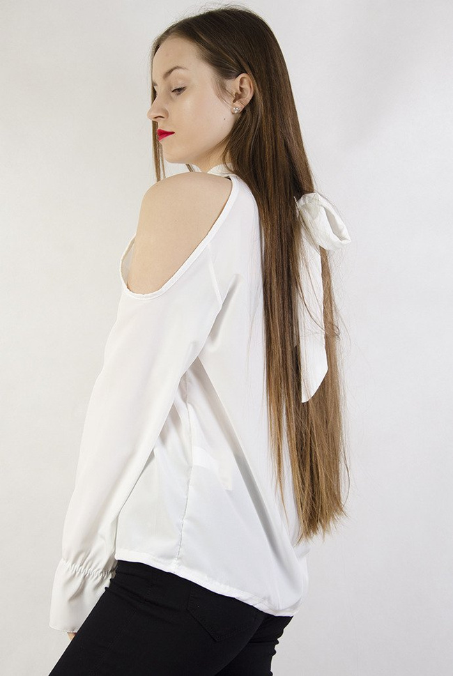 Biała bluzka na długi rękaw z odkrytymi ramionami